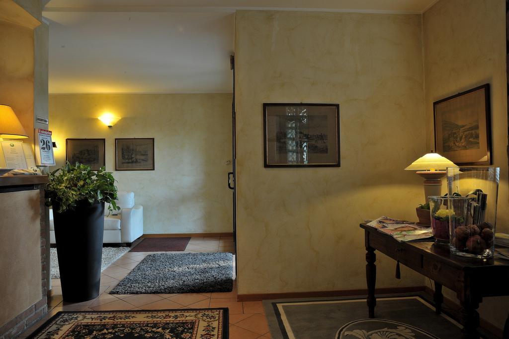 Hotel Parco Castelvetro Piacentino ภายนอก รูปภาพ