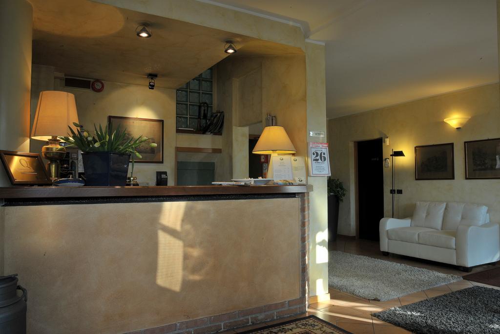 Hotel Parco Castelvetro Piacentino ภายนอก รูปภาพ